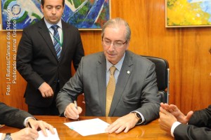 Eduardo Cunha possui contas na Suíça